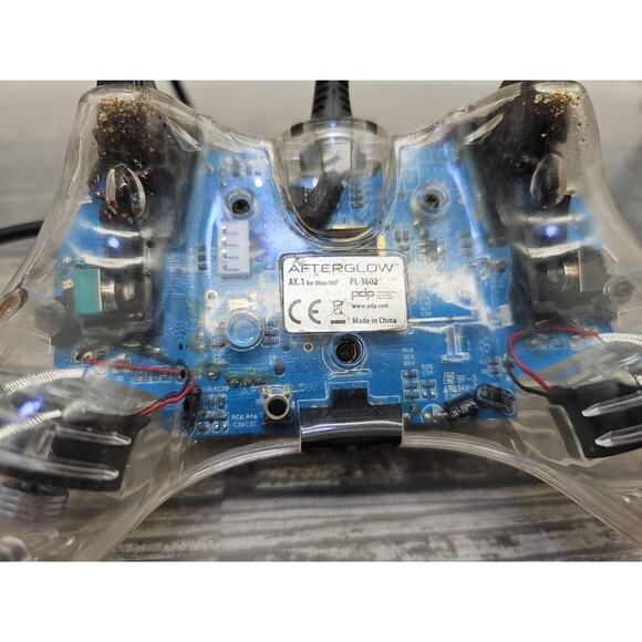 Lot of 2 Xbox Controllers • 1 Wired, 1 Wireless, See Pics for Details [BB] - Picture 15 of 16